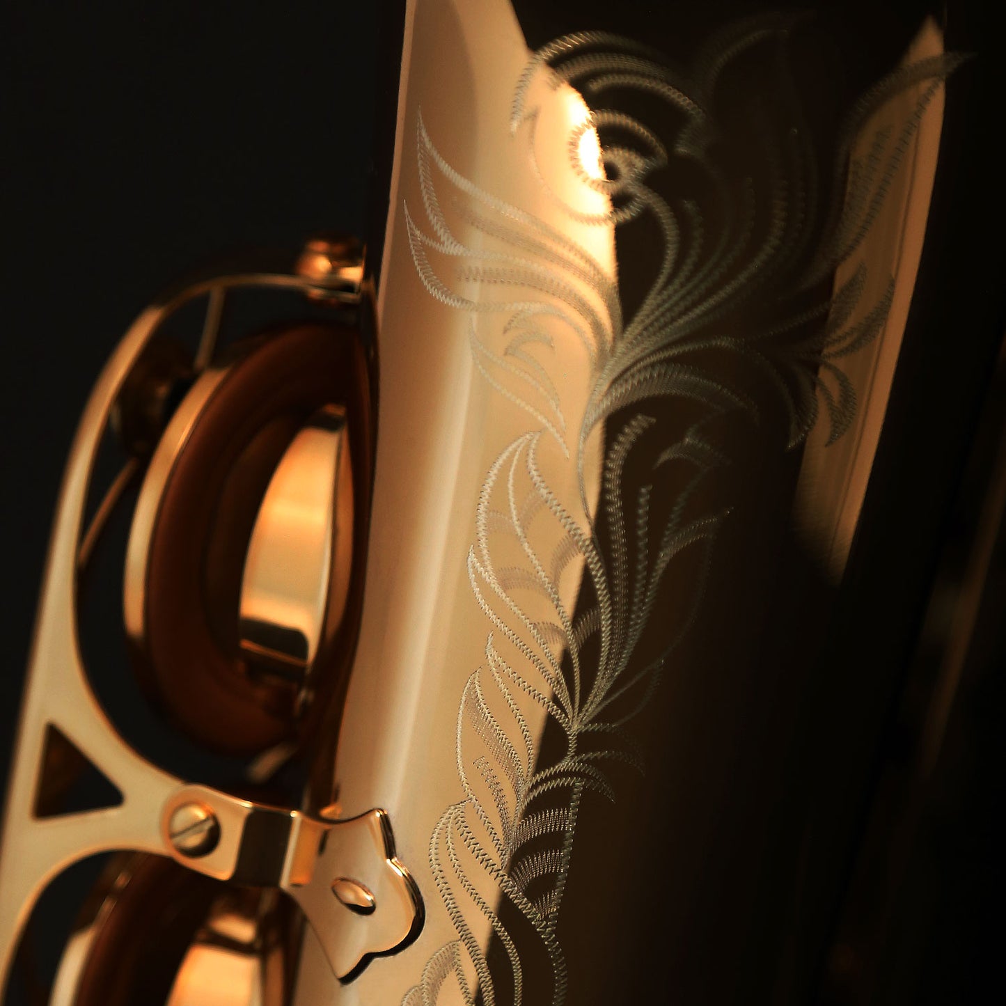 Cannonball A4-L Big Bell alto saxophone hand engraving detail