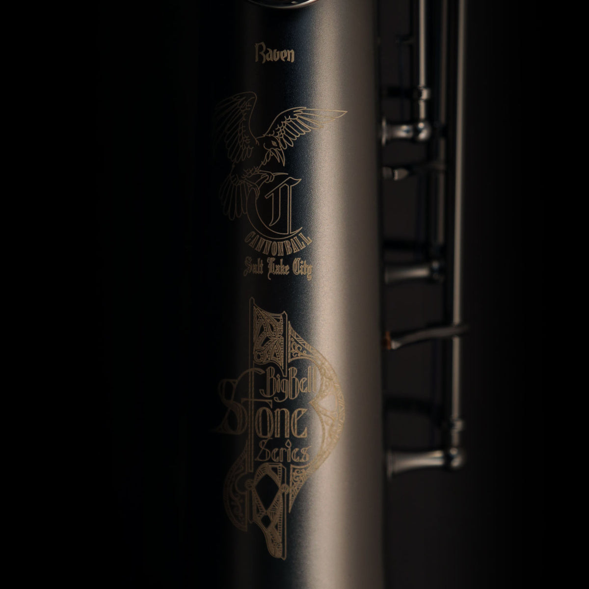 Cannonball SC5-B Ice B Big Bell® Stone Series® Sassofono soprano curvo – The Raven® Iced Black